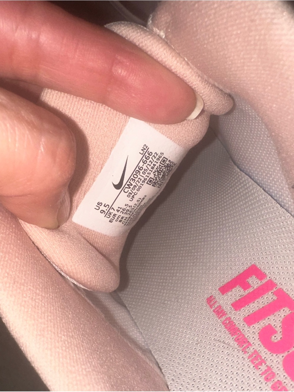Nike - Picture 4 of 5